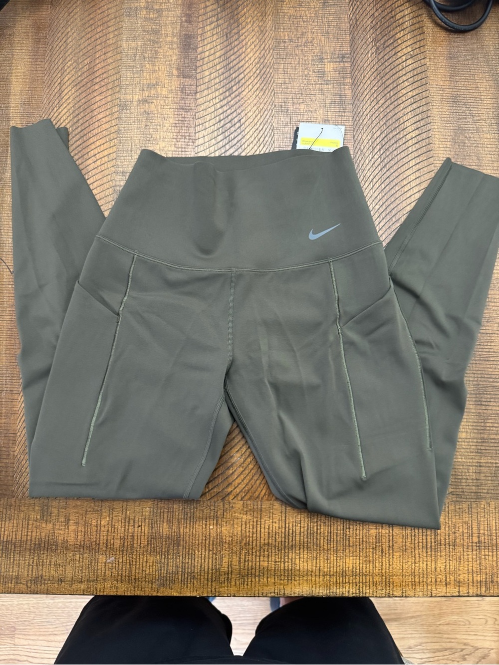 Nike Olive Green High-Waist Performance Leggings with Pockets